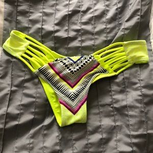 Reversible thong bikini bottom